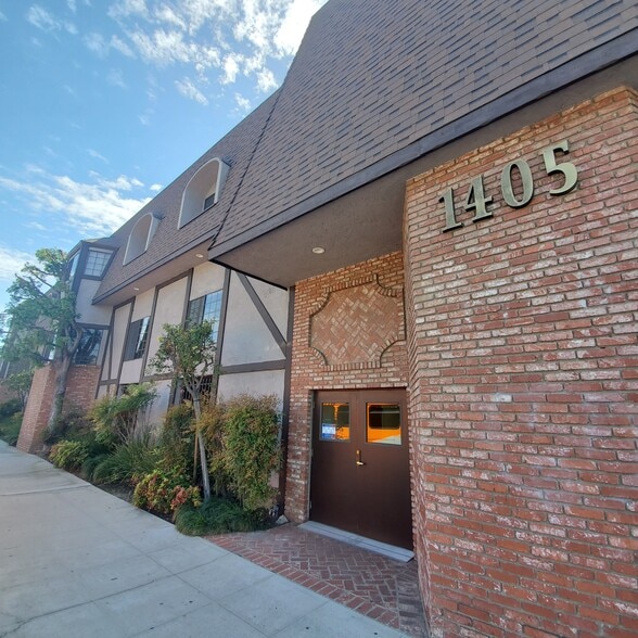 1405 N San Fernando Blvd, Burbank, CA for lease - Building Photo - Image 2 of 9