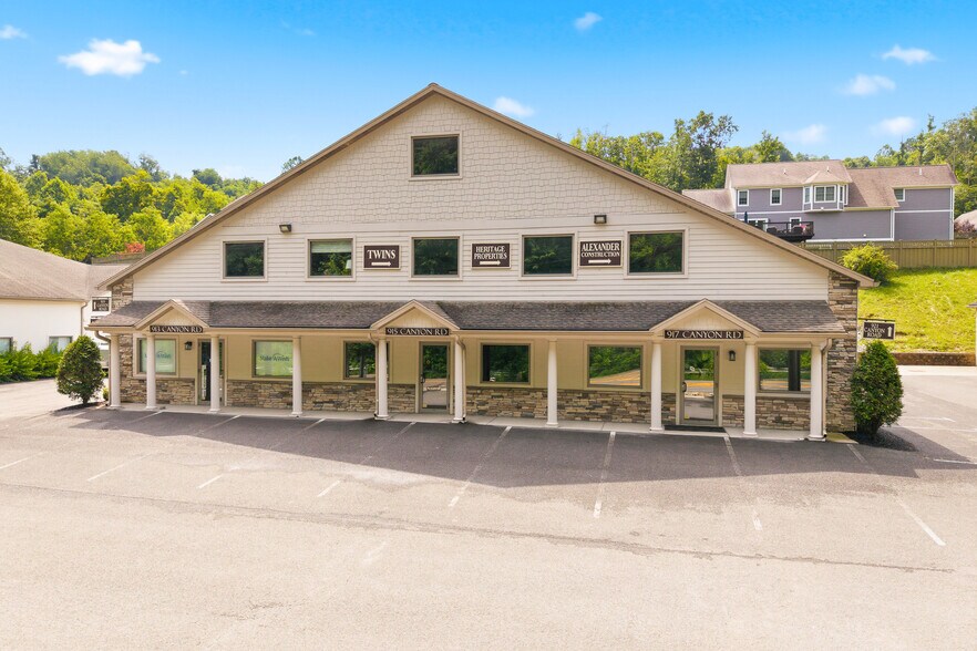913-921 Canyon Rd, Morgantown, WV à louer - Photo du bâtiment - Image 1 de 6