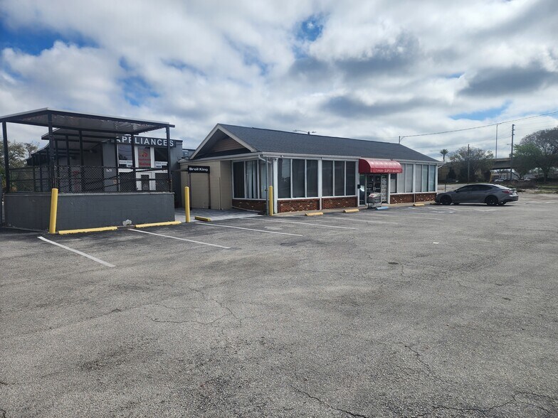 1531 E Altamonte Dr, Casselberry, FL à louer - Photo du bâtiment - Image 3 de 9