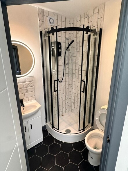 399 Shirley Rd, Southampton for sale - Building Photo - Image 3 of 12