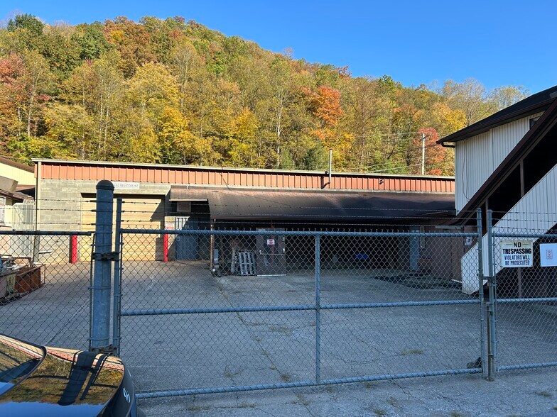 976 Enterprise Dr, Logan, WV à vendre - Photo du bâtiment - Image 2 de 17