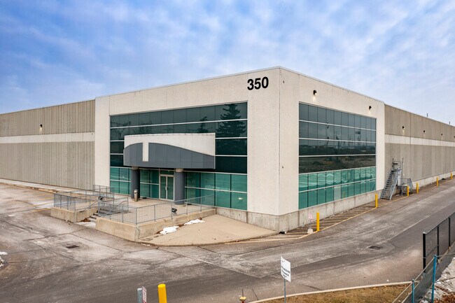 Plus de détails pour 350 Parkhurst Sq, Brampton, ON - Industriel à louer