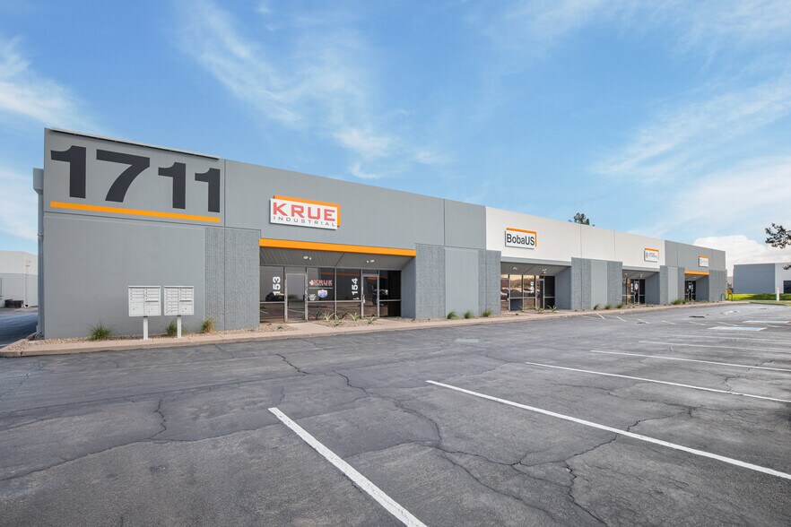 1705 W University Dr, Tempe, AZ à louer - Photo du bâtiment - Image 2 de 9