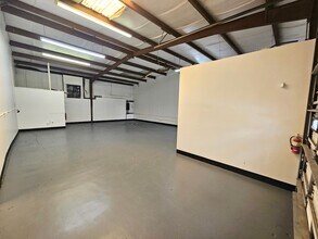 5475 Williamsburg Dr, Punta Gorda, FL for lease Interior Photo- Image 2 of 8