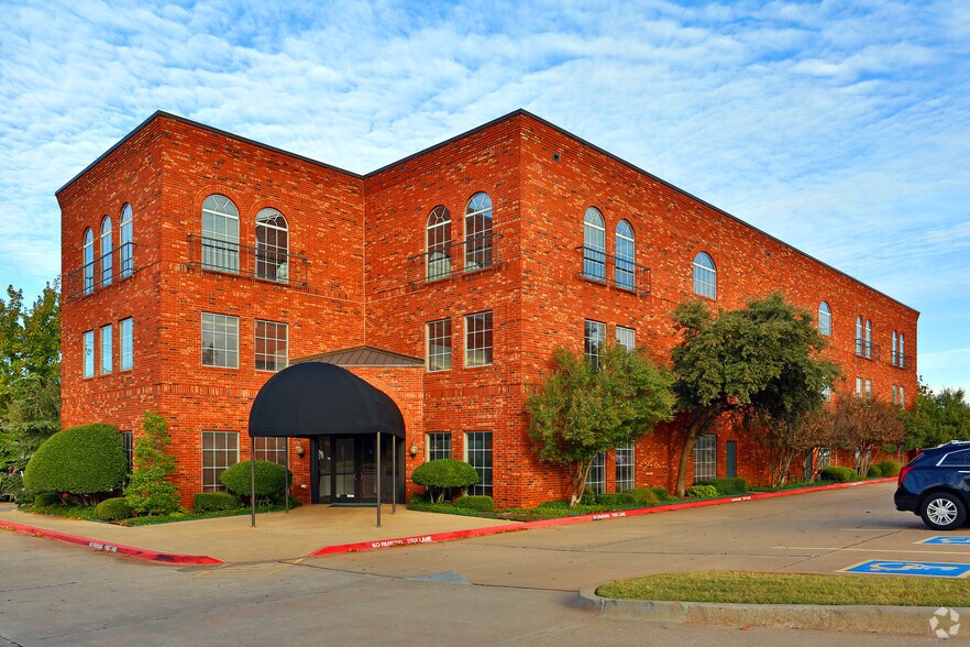 6520 N Western Ave, Oklahoma City, OK à louer - Photo du bâtiment - Image 3 de 7