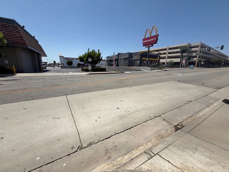 2099 S Atlantic Blvd, Monterey Park, CA for sale - Building Photo - Image 2 of 11