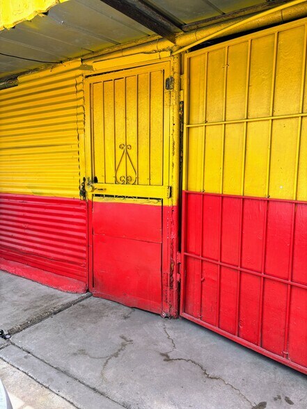 607 S General McMullen Dr, San Antonio, TX à vendre - Photo principale - Image 2 de 5