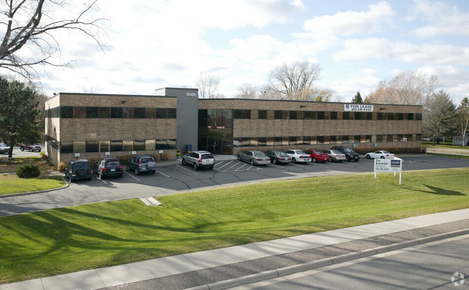 8085 Wayzata Blvd, Minneapolis, MN à louer - Photo du bâtiment - Image 2 de 23