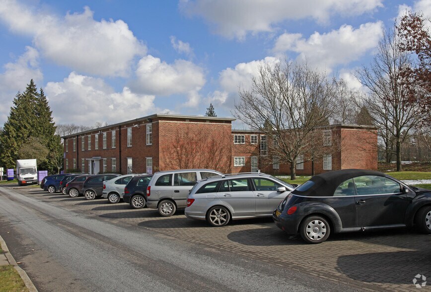 10 Churchill Sq, West Malling à louer - Photo du bâtiment - Image 3 de 3