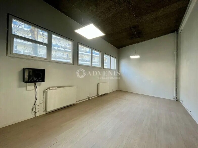 Office in Boulogne-Billancourt for lease - Interior Photo - Image 2 of 5