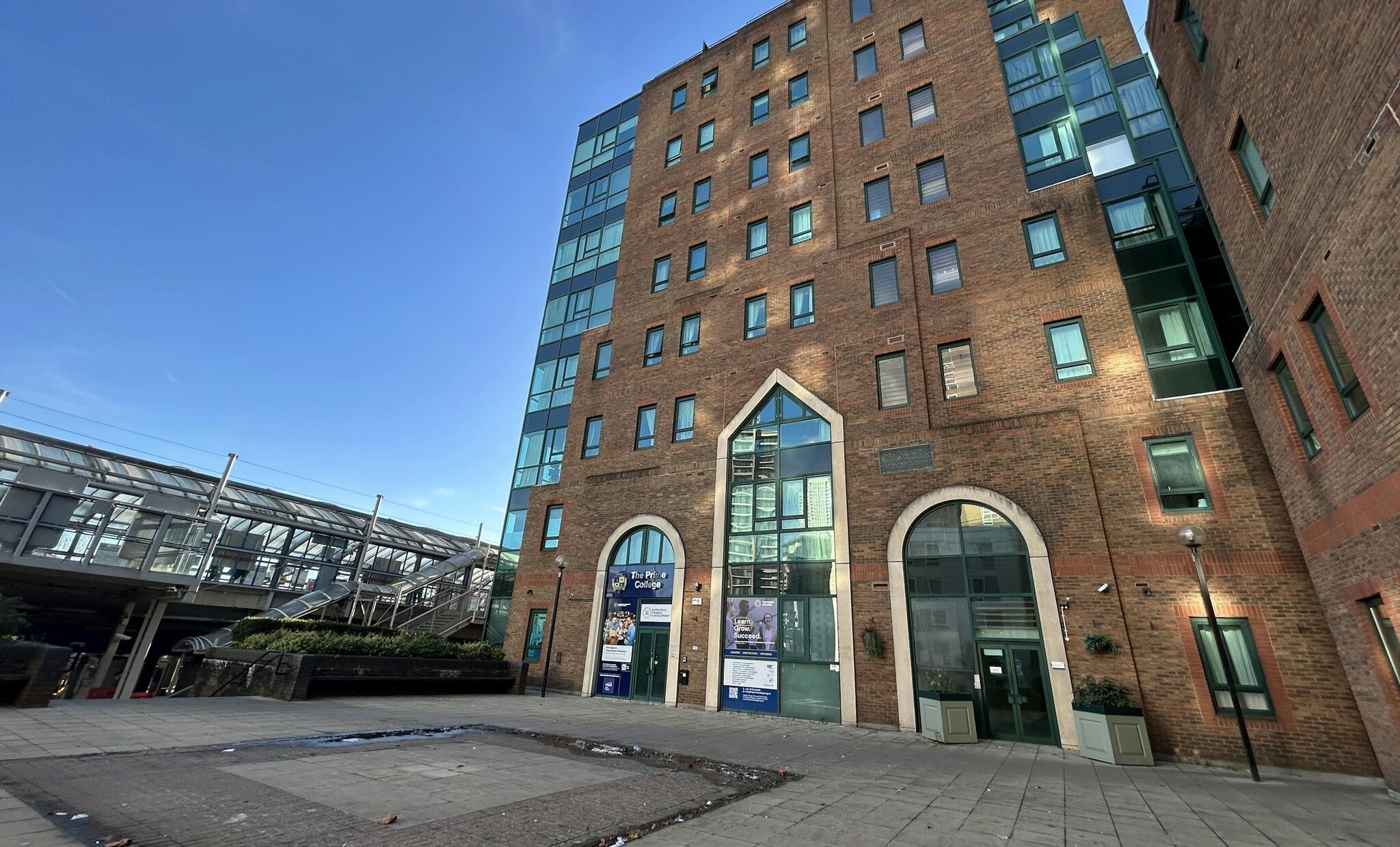 13 Lanark Sq, Londres à louer Photo du bâtiment- Image 1 de 1