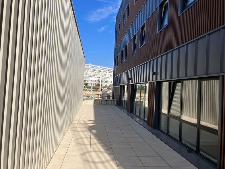 470 Rue Des Valets, Montluel à vendre - Photo du bâtiment - Image 3 de 3