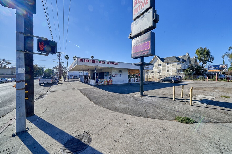 20304 Saticoy St, Winnetka, CA for sale - Building Photo - Image 3 of 5