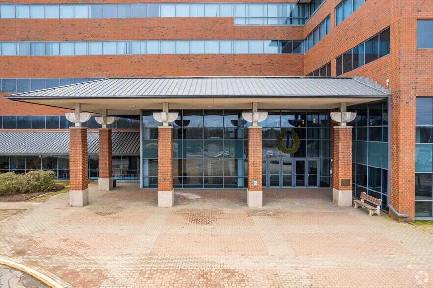 2 Gannett Dr, South Portland, ME à louer - Photo du bâtiment - Image 3 de 4