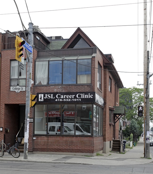 Plus de détails pour 1111 College St, Toronto, ON - Commerce de détail à vendre