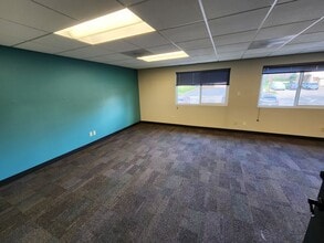 312 S Juniper St, Escondido, CA à louer Photo intérieure- Image 2 de 18