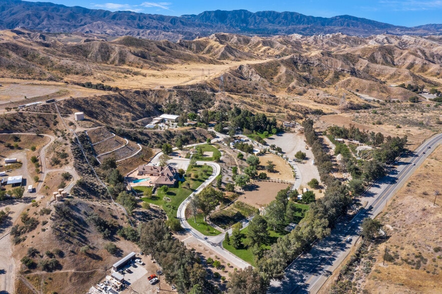 15142 Sierra Hwy, Santa Clarita, CA for sale - Primary Photo - Image 1 of 14