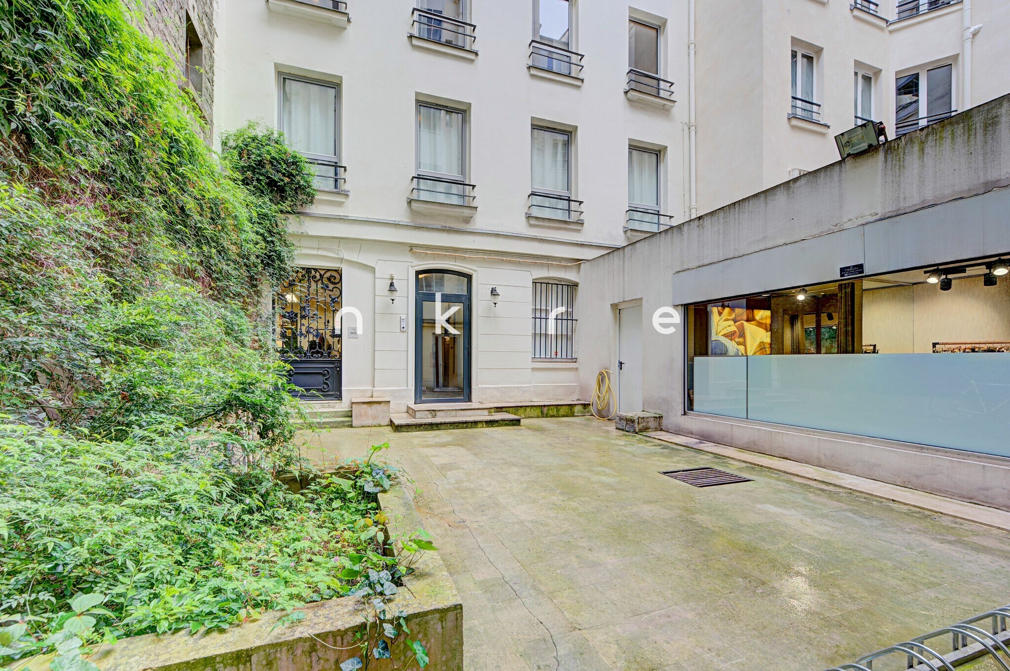 Rue Du Faubourg Saint-Honoré, Paris for lease Building Photo- Image 1 of 10