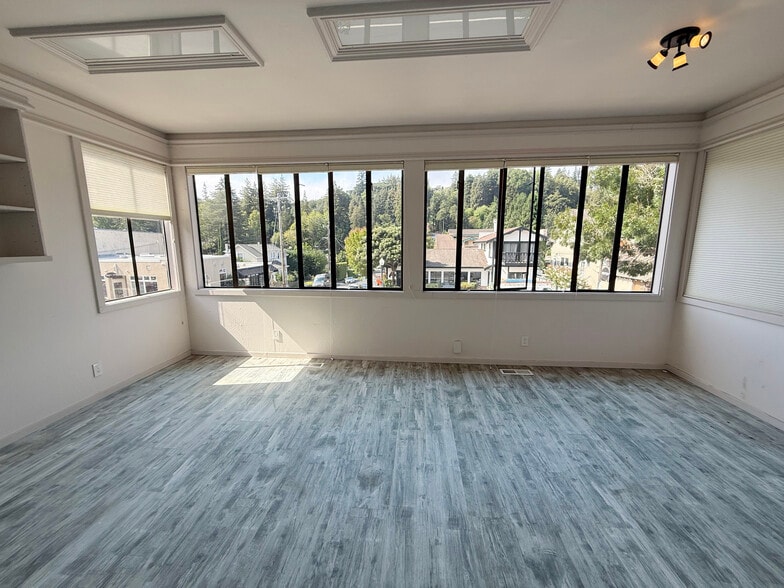 203 E Blithedale Ave, Mill Valley, CA à louer - Photo du bâtiment - Image 3 de 8