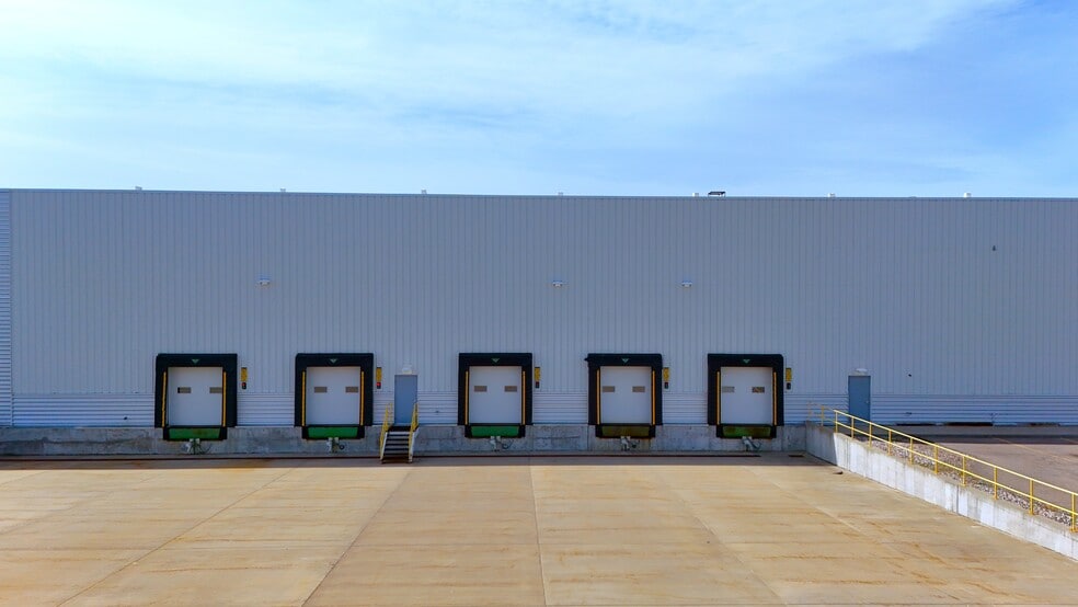 1101 N Center Rd, Flint, MI for lease - Building Photo - Image 2 of 12