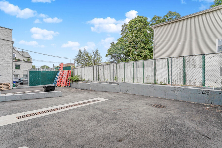 265 Walker St, Staten Island, NY for lease - Building Photo - Image 3 of 6