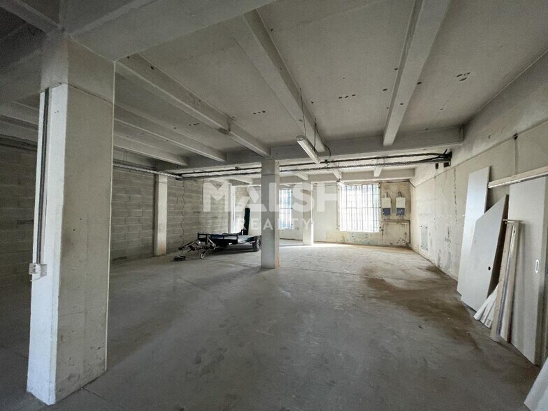 Flex in Saint-Fons for sale - Building Photo - Image 3 of 13