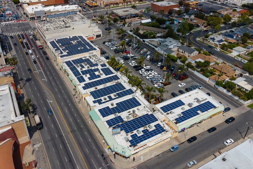 8200-8252 Van Nuys Blvd, Panorama City, CA à louer - Photo du bâtiment - Image 2 de 3