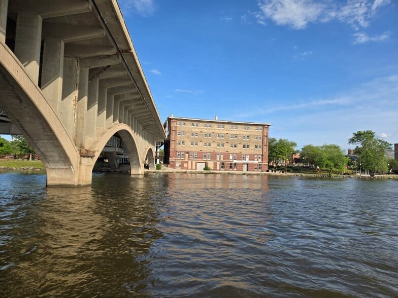 220 N Water St, Rockford, IL for sale - Building Photo - Image 1 of 15