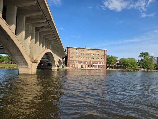 More details for 220 N Water St, Rockford, IL - Flex for Sale