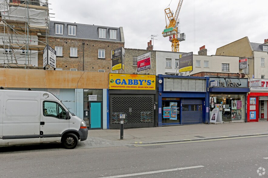 227 Walworth Rd, Londres à vendre - Photo du bâtiment - Image 2 de 2