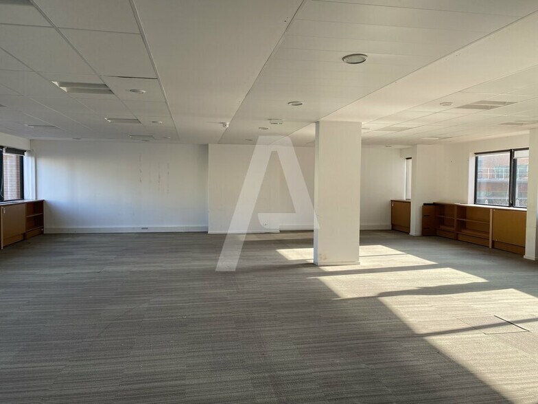 4 Rue Raspail, Ivry-sur-Seine for lease - Interior Photo - Image 1 of 5