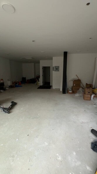 2330 Cambreleng Ave, Bronx, NY for lease - Commercial Listing Video - Image 2 of 11