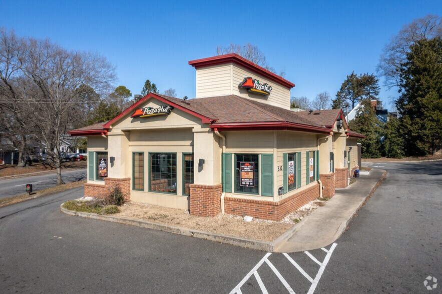 Pizza Hut Portfolio portefeuille de 8 propriétés à vendre sur LoopNet.ca - Photo du bâtiment - Image 2 de 2
