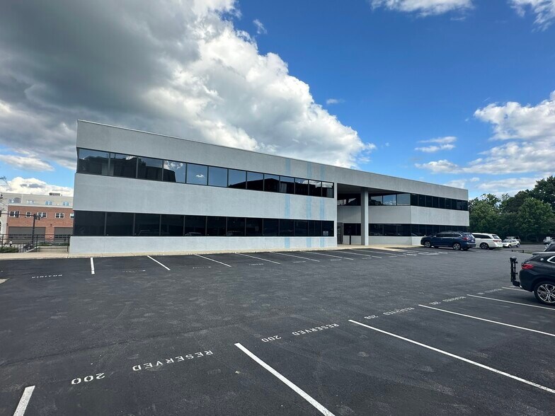 4084 University Dr, Fairfax, VA à louer - Photo du bâtiment - Image 2 de 13