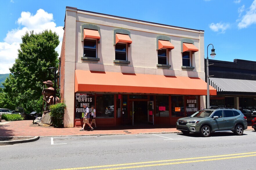 93 N Main St, Waynesville, NC à vendre - Photo du bâtiment - Image 1 de 22