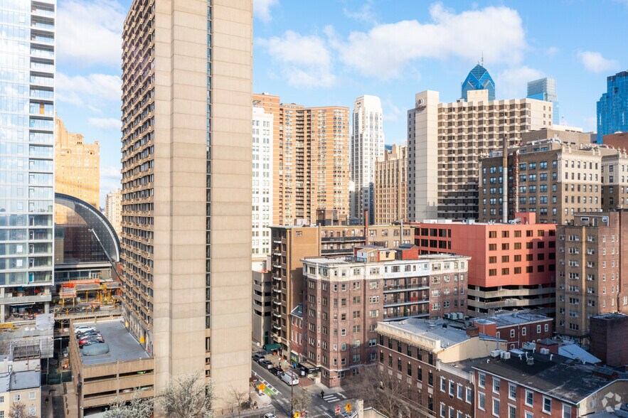 1325 Spruce St, Philadelphia, PA à vendre - Photo du bâtiment - Image 3 de 44