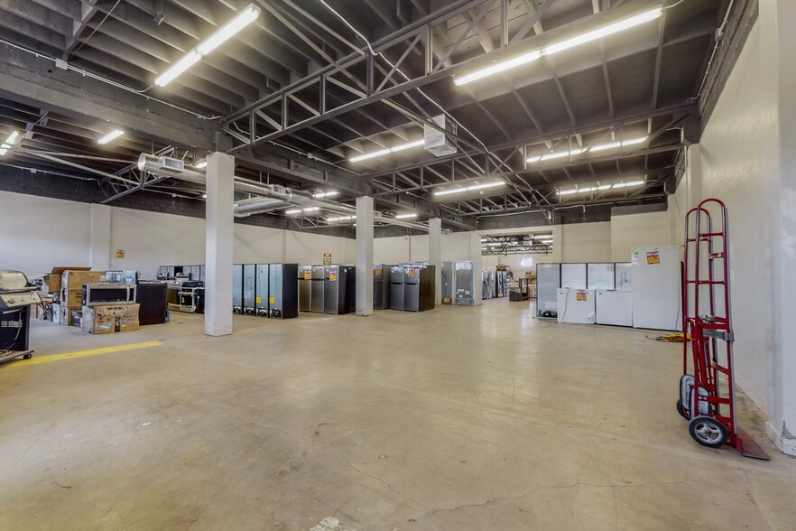 5913-5915 Central Ave NE, Albuquerque, NM for lease - Interior Photo - Image 2 of 12