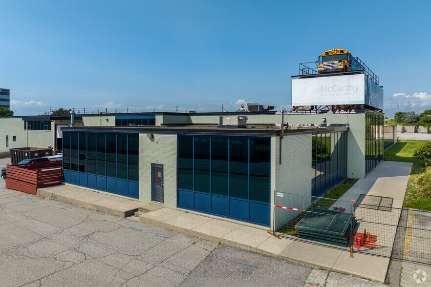 360 Evans Ave, Toronto, ON à louer - Photo du bâtiment - Image 2 de 5