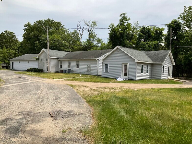 413 Oak Glen Rd, Howell, NJ à louer - Photo du bâtiment - Image 1 de 5