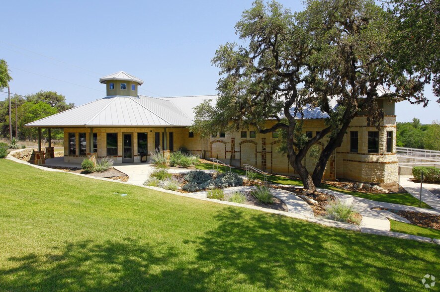 415 S School St, Boerne, TX à louer - Photo principale - Image 1 de 7