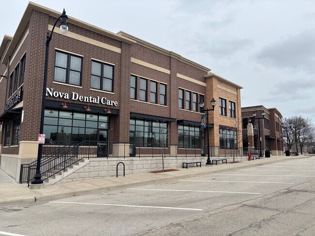 Plus de détails pour 440 E Hawley St, Mundelein, IL - Bureau/Commerce de détail, Commerce de détail à louer