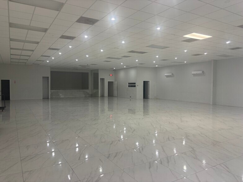 4640-4658 Palm Ave, Hialeah, FL à louer - Photo du bâtiment - Image 2 de 3
