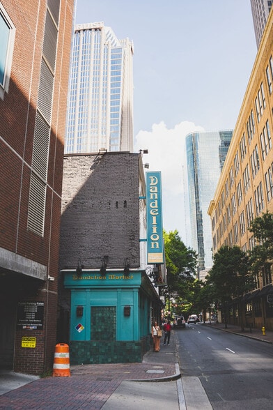 118 W 5th St, Charlotte, NC à louer - Photo du bâtiment - Image 2 de 20