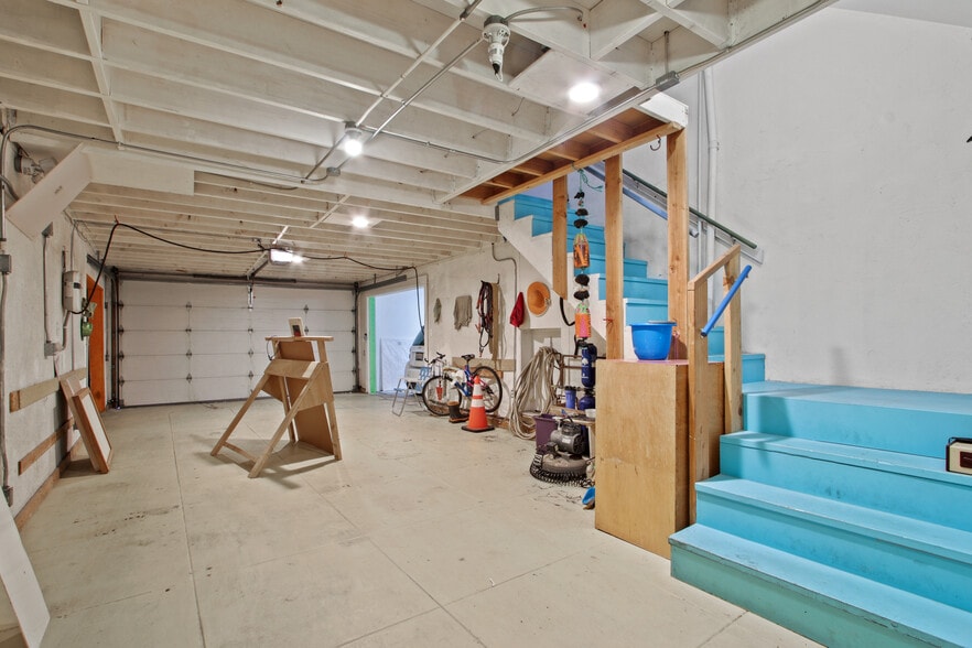 110 Mildred Ave, Venice, CA for sale - Interior Photo - Image 2 of 12