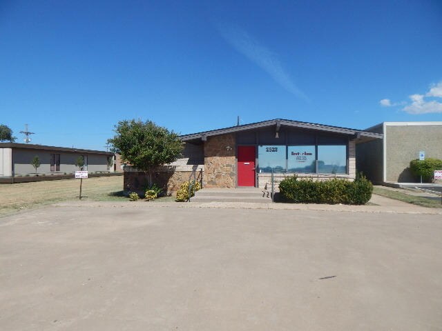 2620 Yonkers St, Plainview, TX à louer - Photo du bâtiment - Image 3 de 50