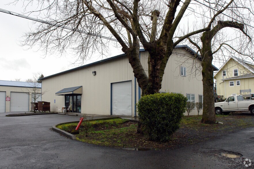 Four Industrial Building Opportunity portefeuille de 4 propriétés à vendre sur LoopNet.ca - Photo du bâtiment - Image 3 de 4