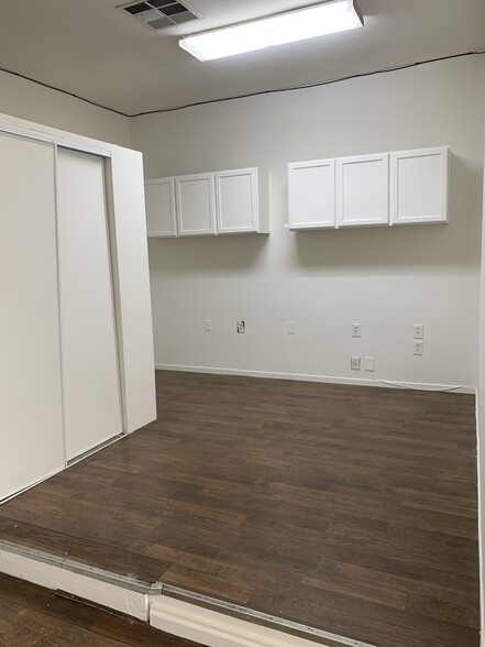 583-593 Woodside Rd, Redwood City, CA for lease - Building Photo - Image 3 of 8