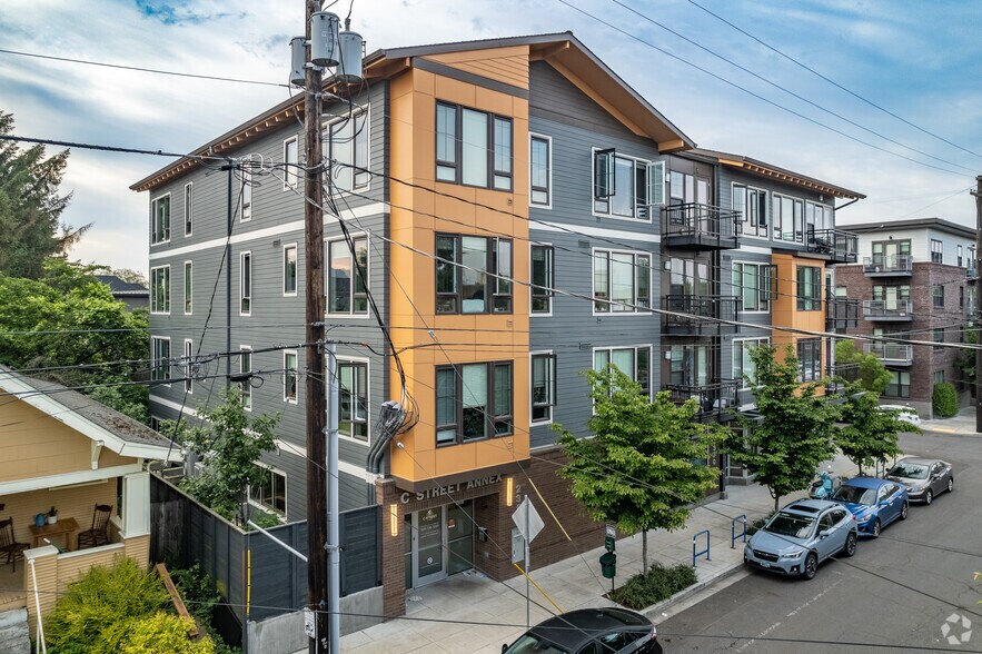 2350 SE 37th Ave, Portland, OR à louer - Photo du bâtiment - Image 3 de 5