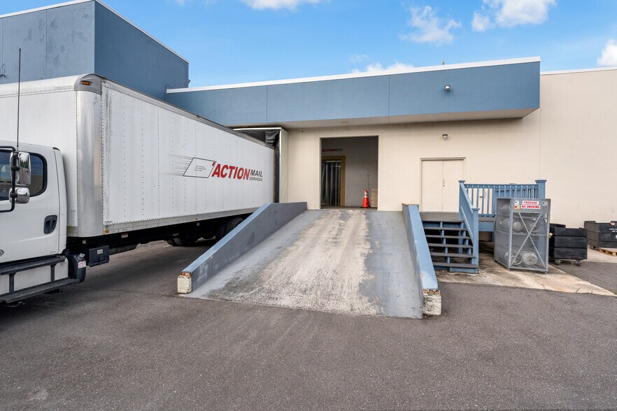 2441 Orlando Central Pky, Orlando, FL à vendre - Photo du bâtiment - Image 2 de 6