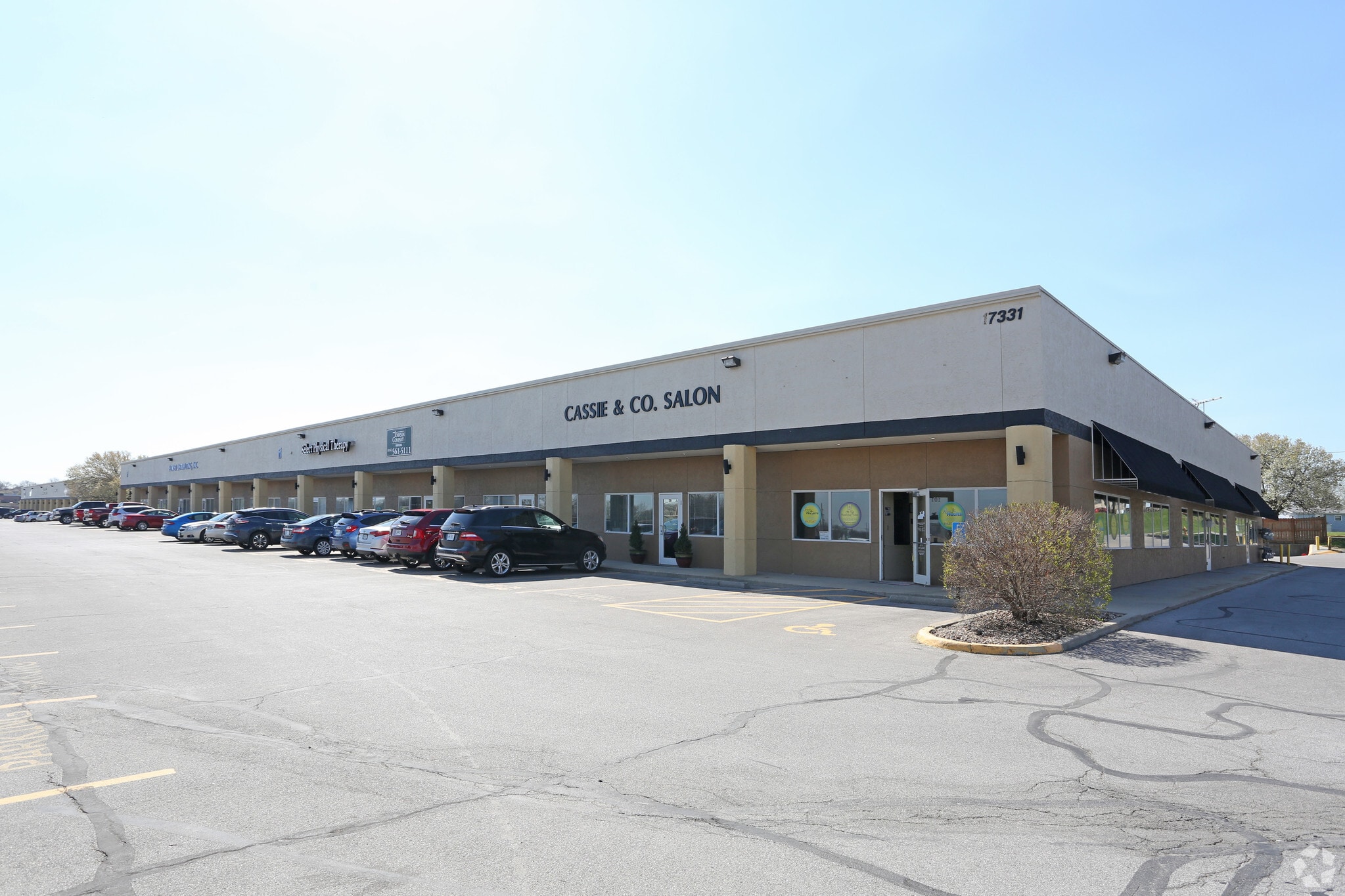 17501 E US Highway 40, Independence, MO for lease Primary Photo- Image 1 of 14